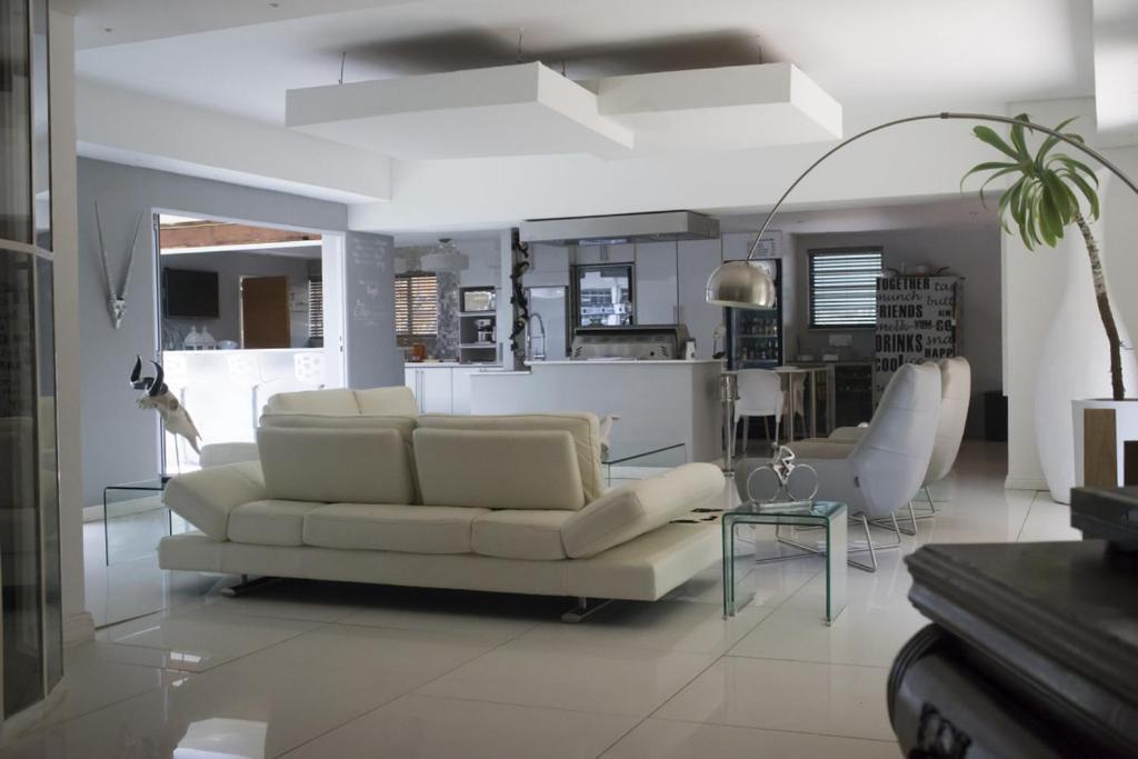 Luxury Upmarket Guesthouse 20 On 4Th Rustenburg Exterior foto
