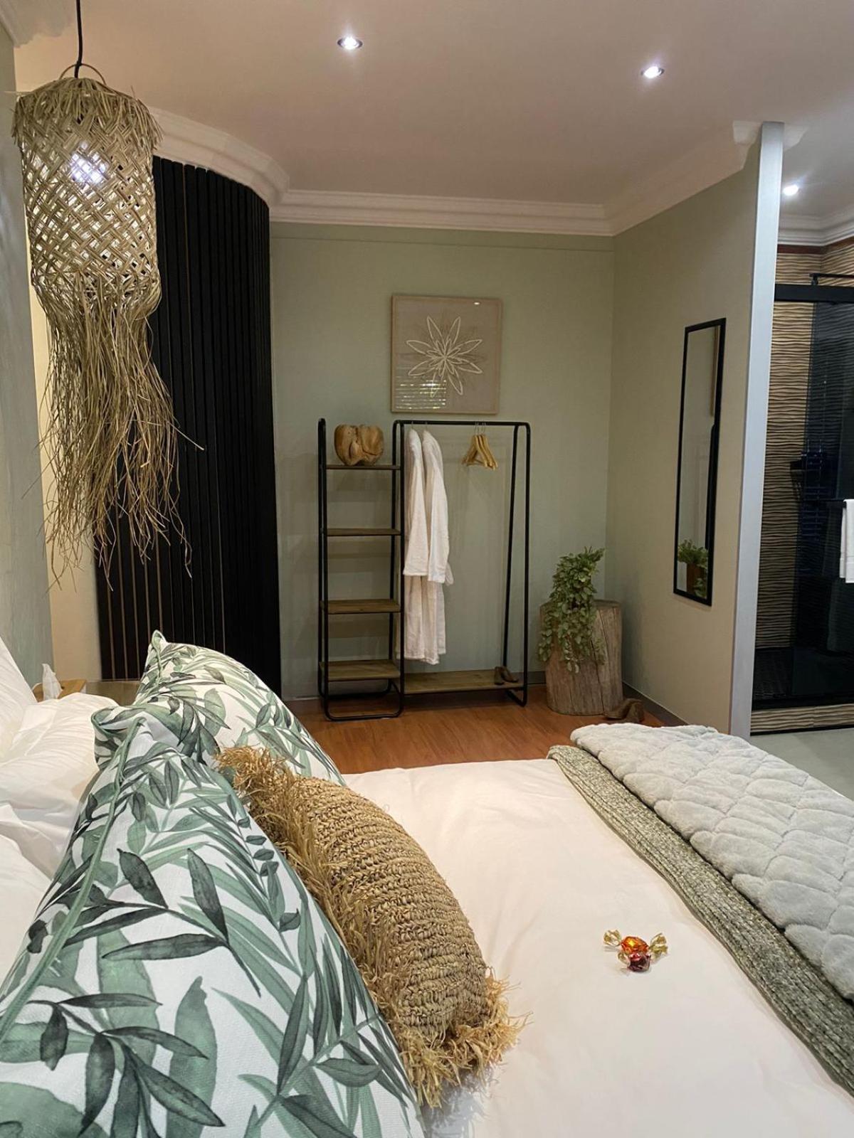 Luxury Upmarket Guesthouse 20 On 4Th Rustenburg Exterior foto